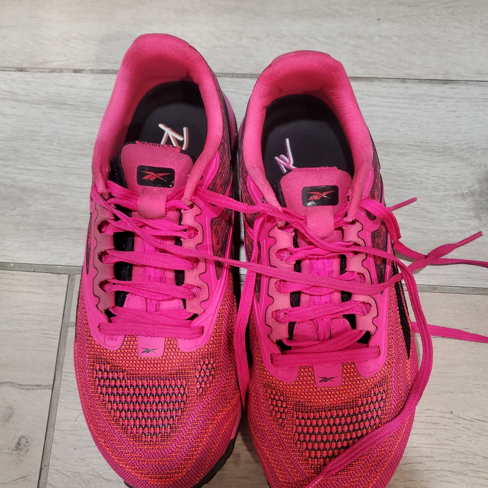 EUC Reebok Women's Vivid Pink Athletic Shoes